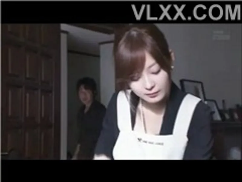 Chồng đi công việc, cô vợ ở nhà bị người tình của chị gái cưỡng hiếp